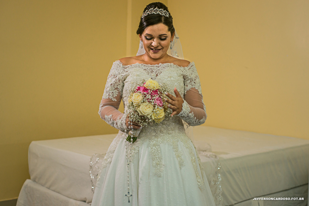 Casamento Neydiane e Denilson Cametá Making off PA felicidade do casal no Arco Íris noivos com fotografia de Jefferson Cardoso Rústico no final da tarde buquê e aliança de ouro
