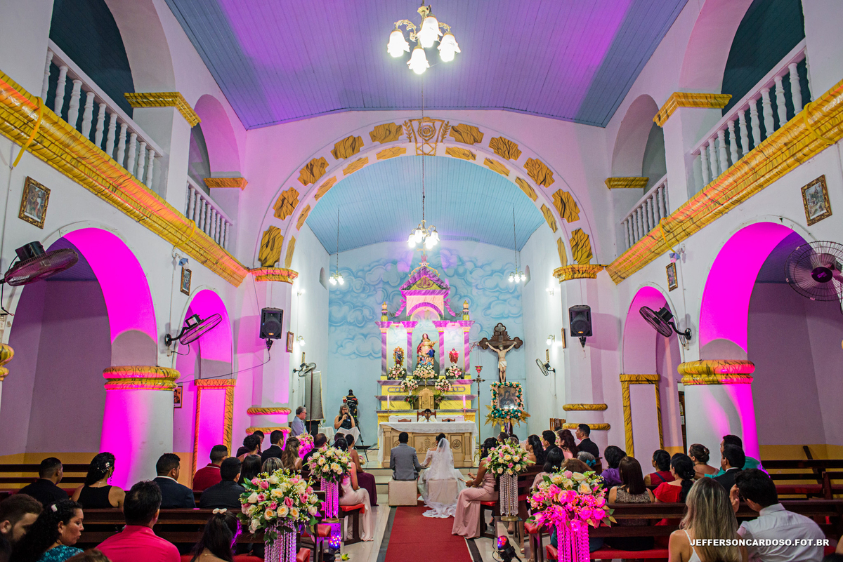 Casamento Neydiane e Denilson Cametá Making off PA felicidade do casal no Arco Íris noivos com fotografia de Jefferson Cardoso Rústico no final da tarde buquê e aliança de ouro