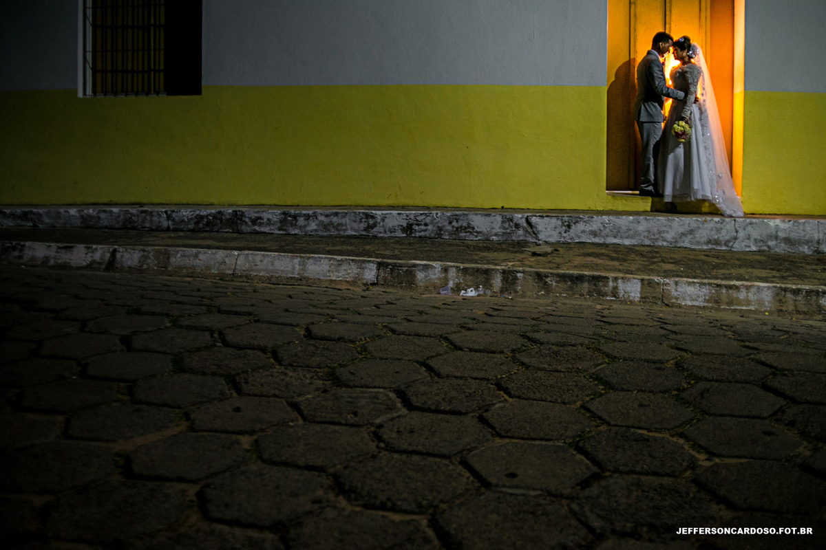 Casamento Neydiane e Denilson Cametá Making off PA felicidade do casal no Arco Íris noivos com fotografia de Jefferson Cardoso Rústico no final da tarde buquê e aliança de ouro
