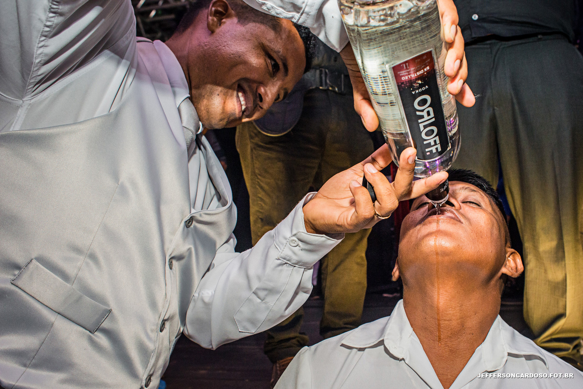Casamento Neydiane e Denilson Cametá Making off PA felicidade do casal no Arco Íris noivos com fotografia de Jefferson Cardoso Rústico no final da tarde buquê e aliança de ouro
