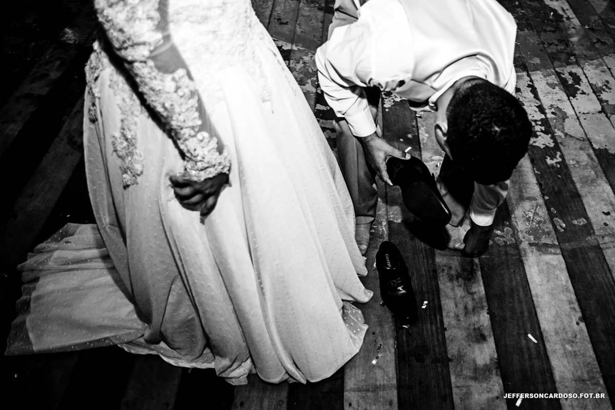 Casamento Neydiane e Denilson Cametá Making off PA felicidade do casal no Arco Íris noivos com fotografia de Jefferson Cardoso Rústico no final da tarde buquê e aliança de ouro