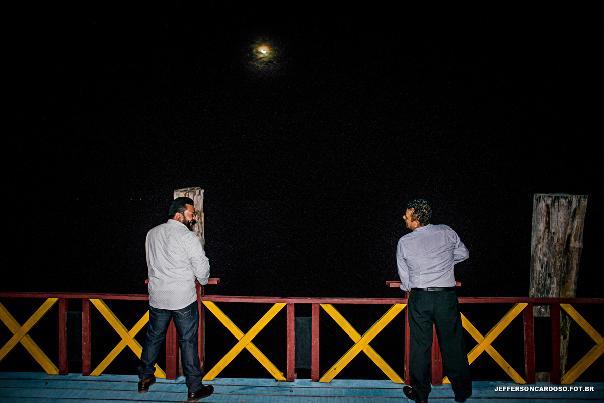 Casamento Neydiane e Denilson Cametá Making off PA felicidade do casal no Arco Íris noivos com fotografia de Jefferson Cardoso Rústico no final da tarde buquê e aliança de ouro