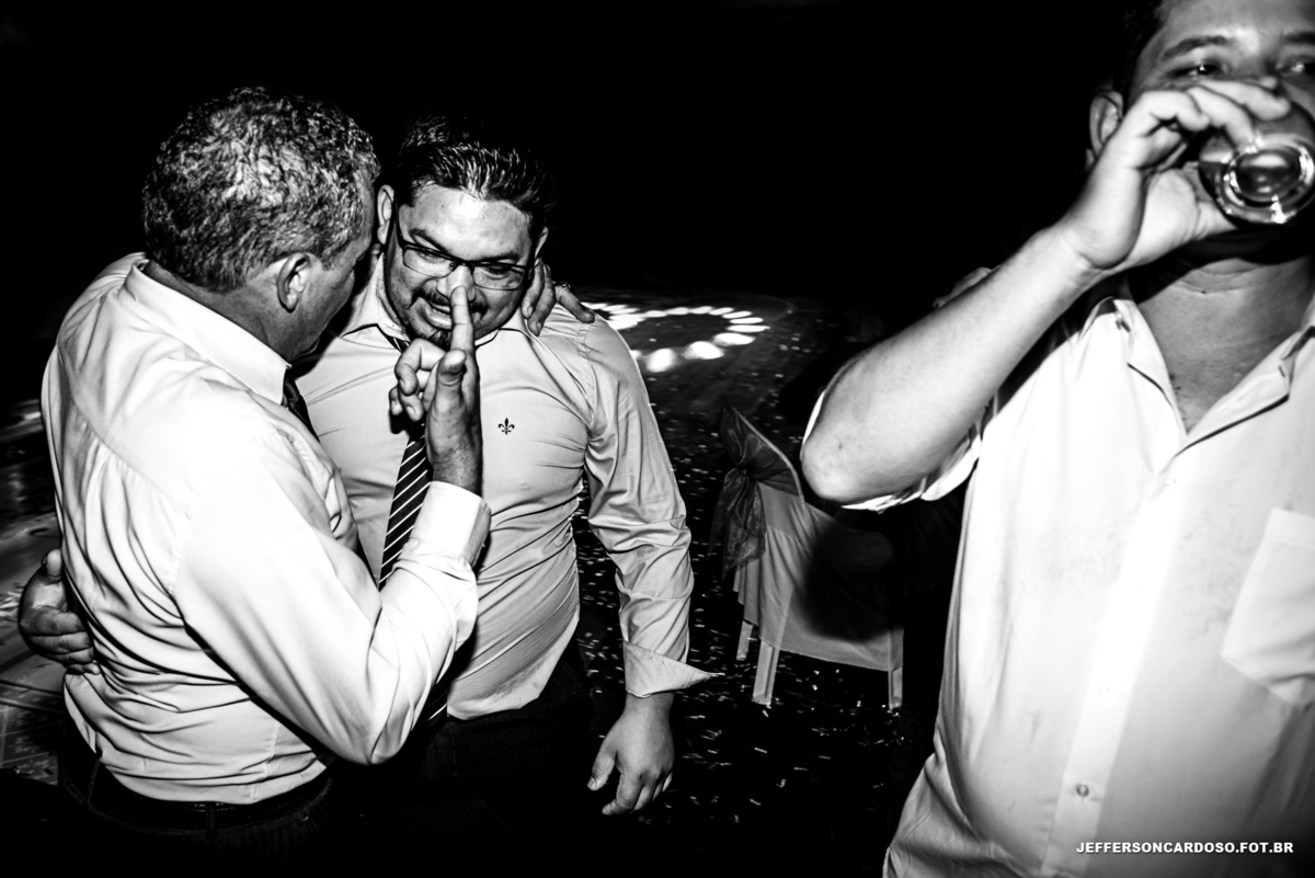 Casamento Neydiane e Denilson Cametá Making off PA felicidade do casal no Arco Íris noivos com fotografia de Jefferson Cardoso Rústico no final da tarde buquê e aliança de ouro