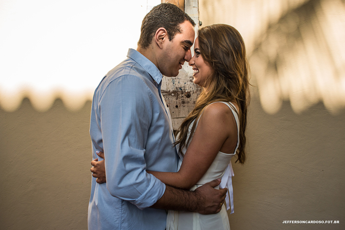 Felicidade ao casal se abraçando, ensaio pré casamento Raíssa e André fotos no hotel atrium quinta de pedras, Médicos de Belém Pa fotografia de Jefferson Cardoso Cametá, Amor, Noivos, Carinho, Romântico, Turismo