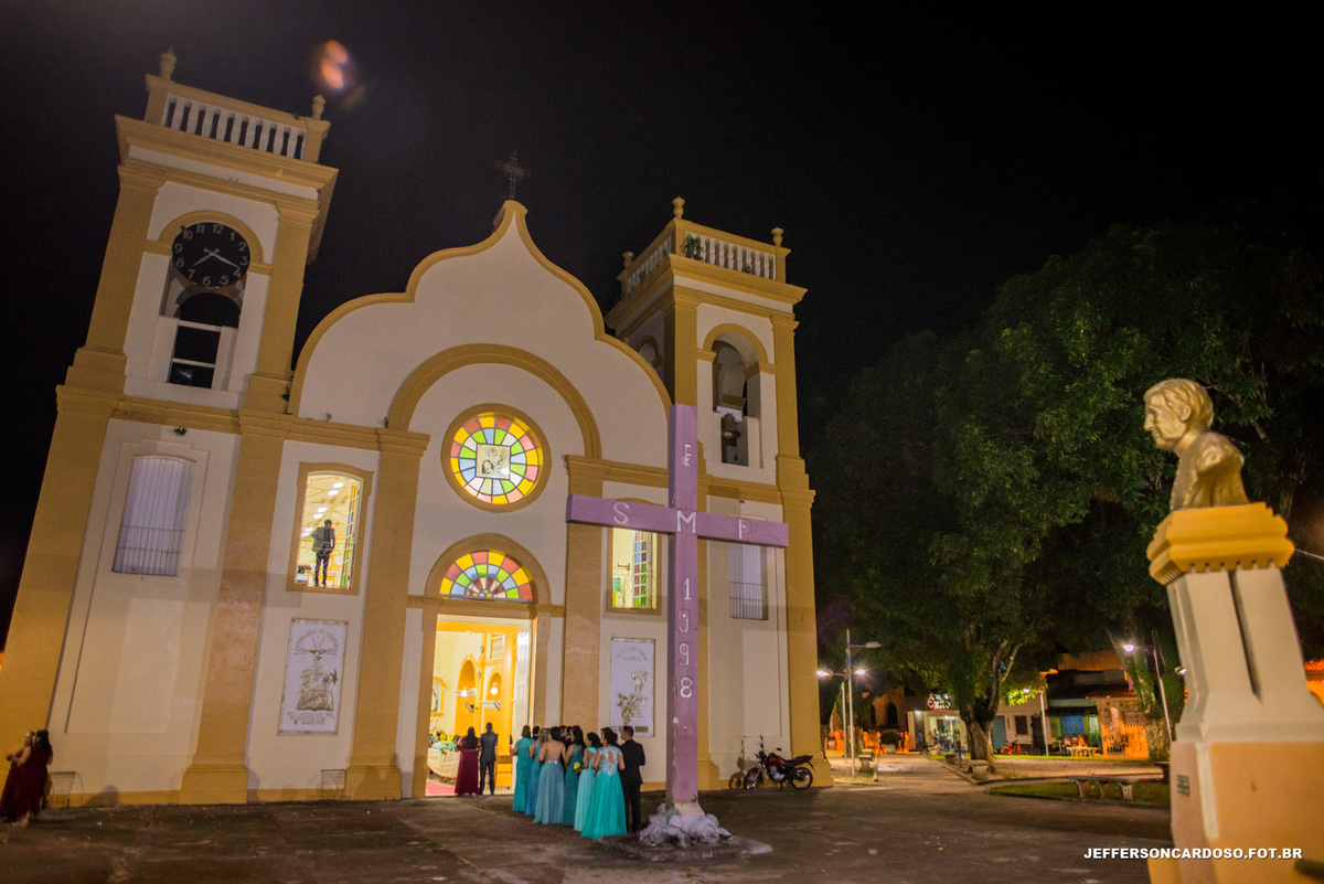 Casamento Miriam e Deon com fotógrafo Jefferson Cardoso Fotografia em Cametá Pa com muito amor e felicidade, noivo e noiva making off na Catedral de São João Batista INSA amigas de escola
