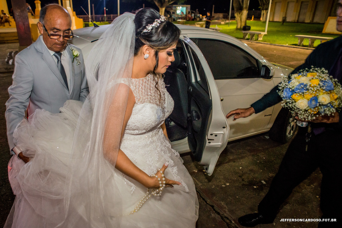 Casamento Miriam e Deon com fotógrafo Jefferson Cardoso Fotografia em Cametá Pa com muito amor e felicidade, noivo e noiva making off na Catedral de São João Batista INSA amigas de escola