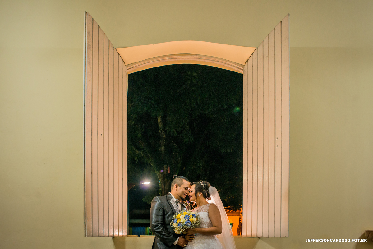 Casamento Miriam e Deon com fotógrafo Jefferson Cardoso Fotografia em Cametá Pa com muito amor e felicidade, noivo e noiva making off na Catedral de São João Batista INSA amigas de escola