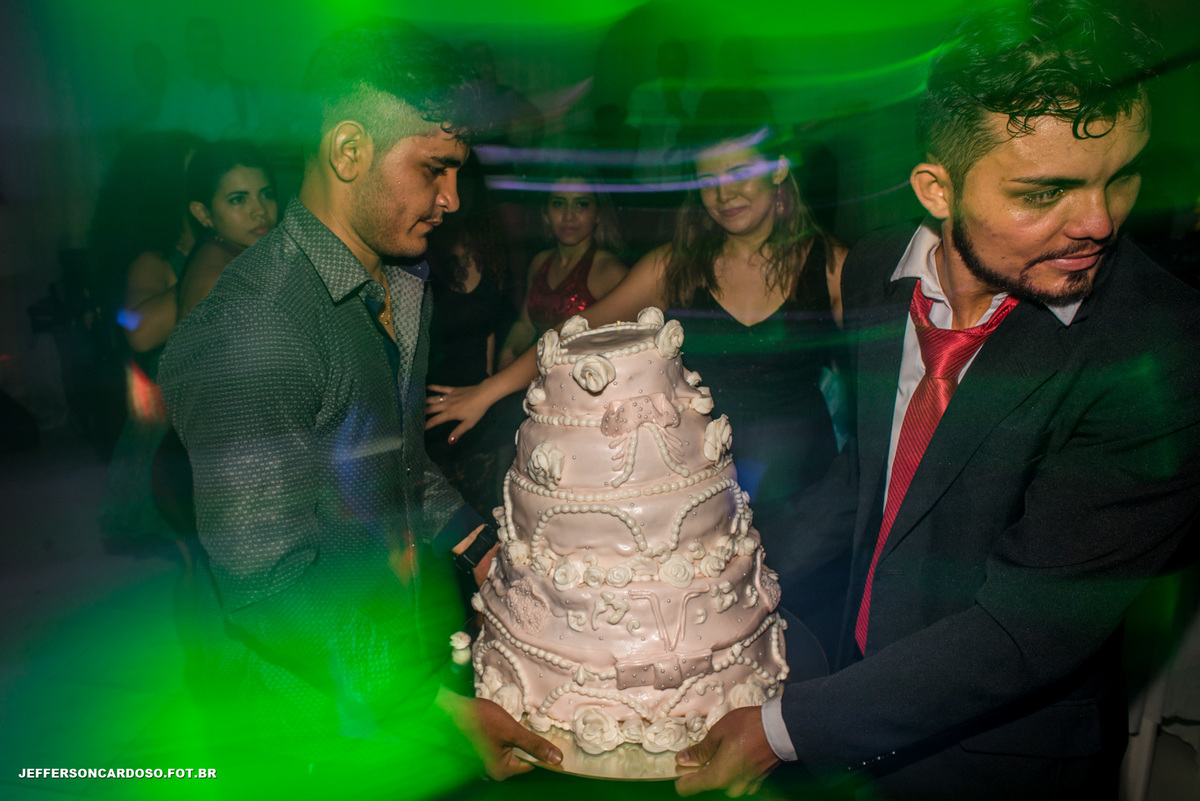 Casamento Miriam e Deon com fotógrafo Jefferson Cardoso Fotografia em Cametá Pa com muito amor e felicidade, noivo e noiva making off na Catedral de São João Batista INSA amigas de escola