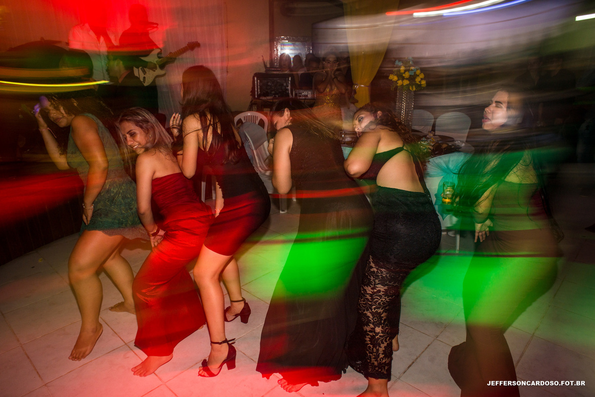 Casamento Miriam e Deon com fotógrafo Jefferson Cardoso Fotografia em Cametá Pa com muito amor e felicidade, noivo e noiva making off na Catedral de São João Batista INSA amigas de escola