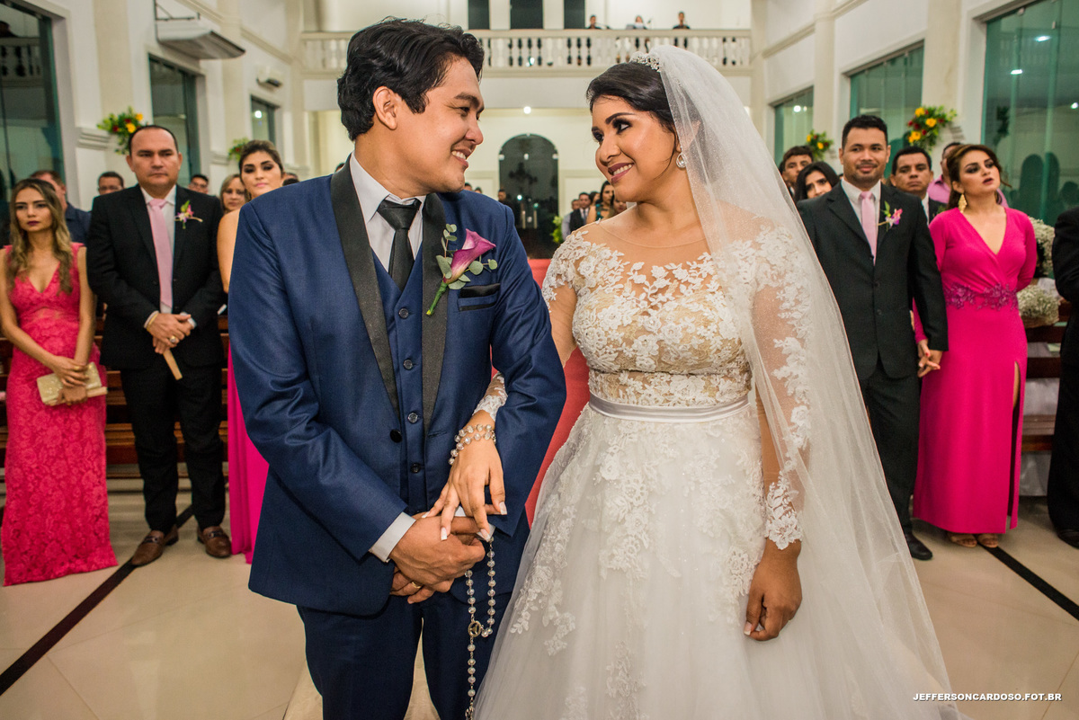 wedding Pamilla e Wellinton em Limoeiro do Ajurú Pará casamento rústico com muita alegria amor emoção e paixão making off noiva e noiva festa buquê terno azul lindos, com comida regional peixe e açaí bebida