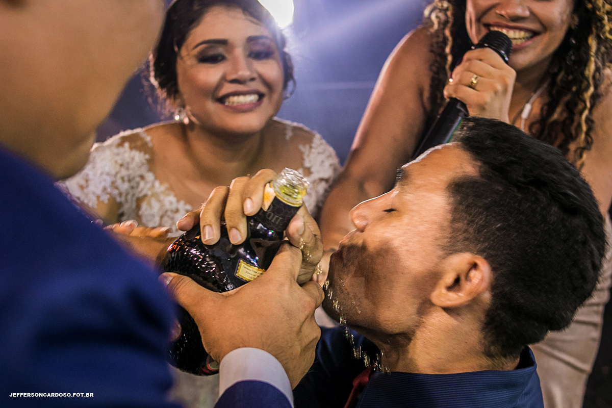 wedding Pamilla e Wellinton em Limoeiro do Ajurú Pará casamento rústico com muita alegria amor emoção e paixão making off noiva e noiva festa buquê terno azul lindos, com comida regional peixe e açaí bebida