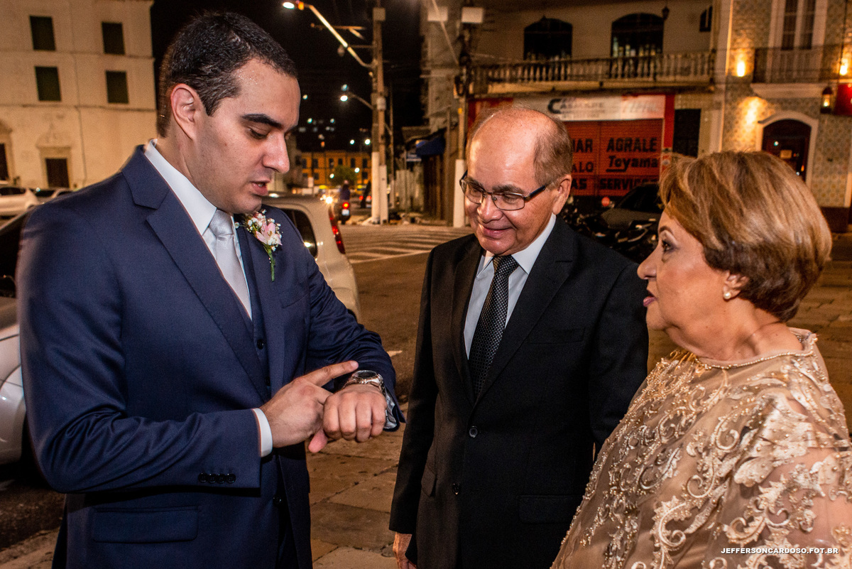 Casamento Raíssa e André na igreja da Sé com making off Hotel Atrium Quinta das Pedras na recepção Maison Blue, muita emoção, alegria, amor, união, família, wedding de Gêmeas, case de noite com melhor fotografo de Belém Pará Jefferson Cardoso Fotografia