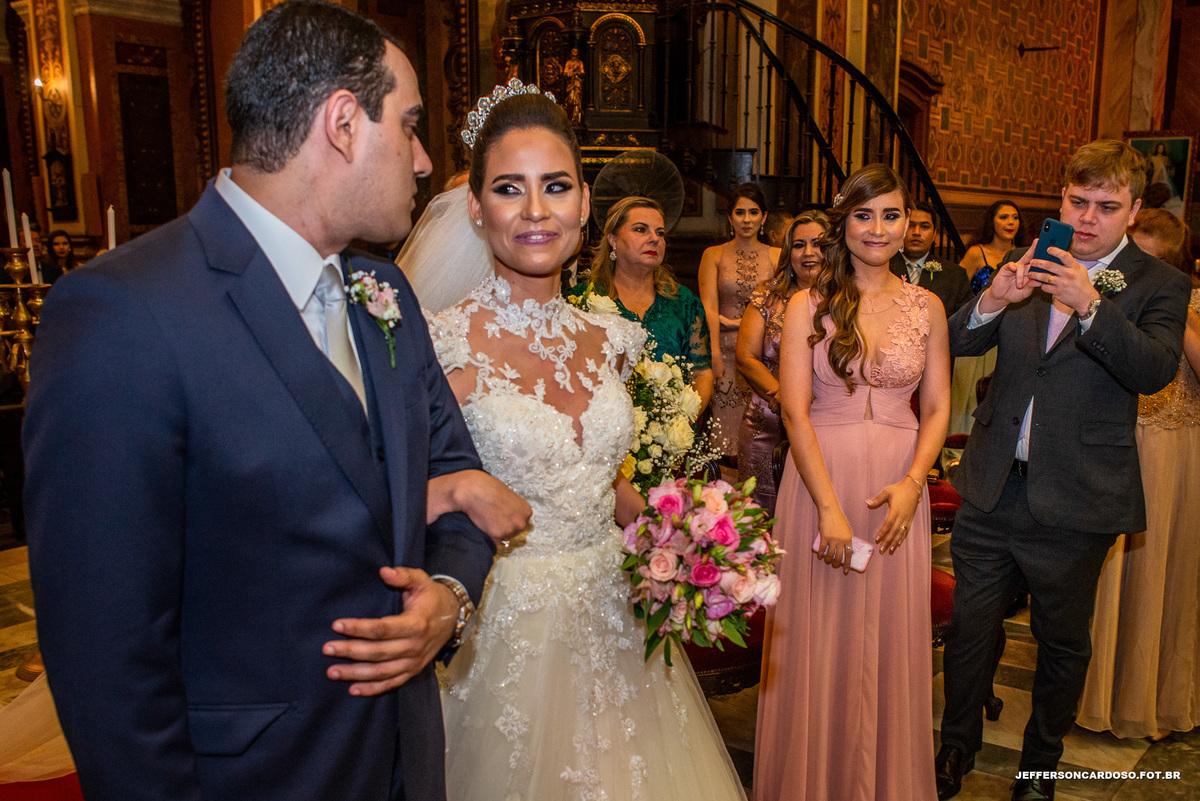 Casamento Raíssa e André na igreja da Sé com making off Hotel Atrium Quinta das Pedras na recepção Maison Blue, muita emoção, alegria, amor, união, família, wedding de Gêmeas, case de noite com melhor fotografo de Belém Pará Jefferson Cardoso Fotografia