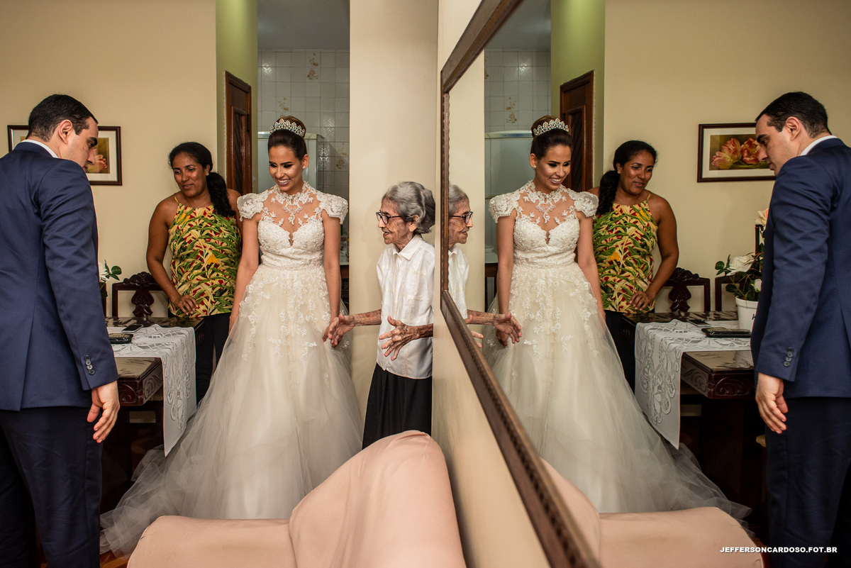 Casamento Raíssa e André na igreja da Sé com making off Hotel Atrium Quinta das Pedras na recepção Maison Blue, muita emoção, alegria, amor, união, família, wedding de Gêmeas, case de noite com melhor fotografo de Belém Pará Jefferson Cardoso Fotografia