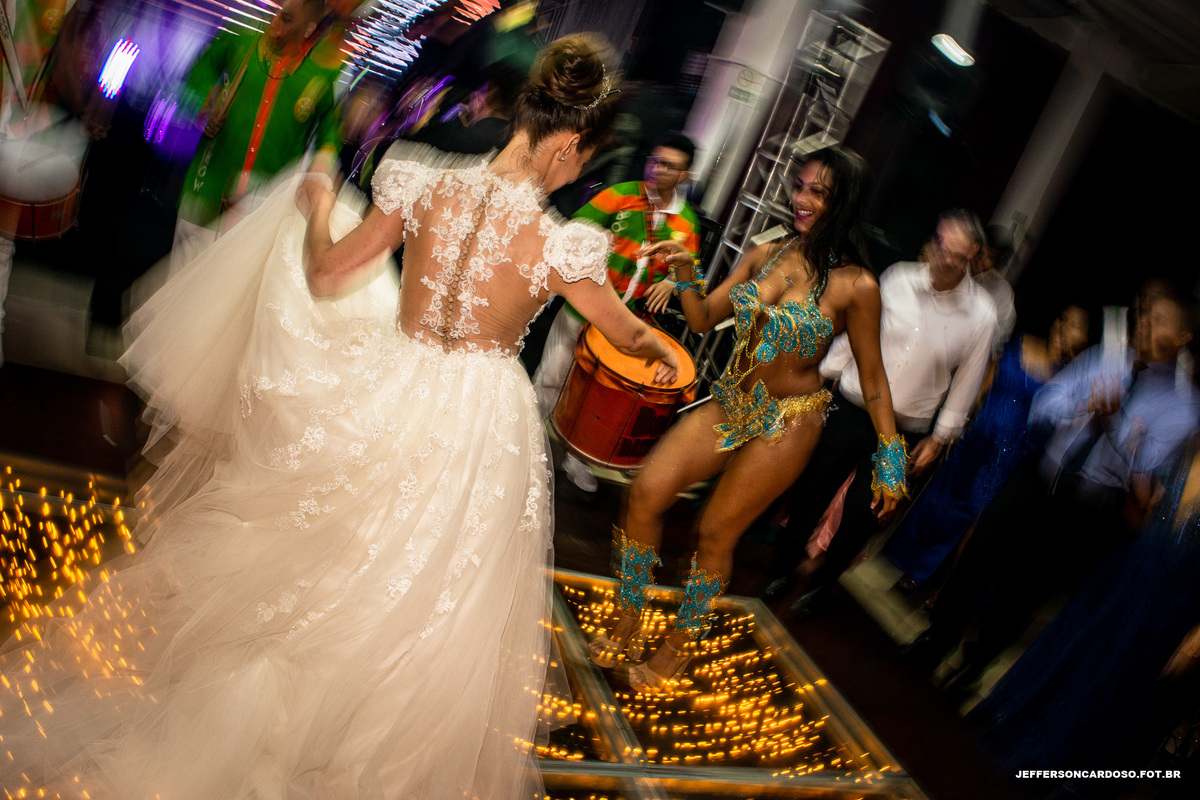 Casamento Raíssa e André na igreja da Sé com making off Hotel Atrium Quinta das Pedras na recepção Maison Blue, muita emoção, alegria, amor, união, família, wedding de Gêmeas, case de noite com melhor fotografo de Belém Pará Jefferson Cardoso Fotografia