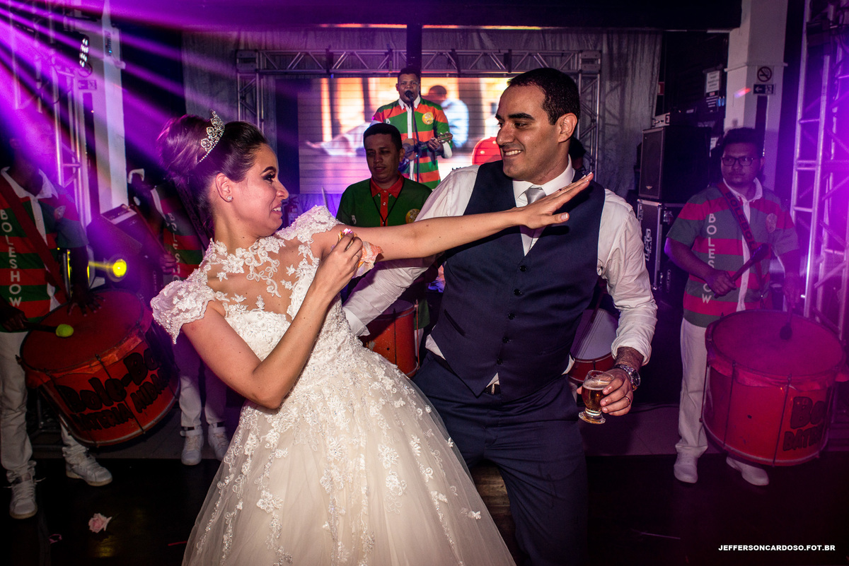 Casamento Raíssa e André na igreja da Sé com making off Hotel Atrium Quinta das Pedras na recepção Maison Blue, muita emoção, alegria, amor, união, família, wedding de Gêmeas, case de noite com melhor fotografo de Belém Pará Jefferson Cardoso Fotografia