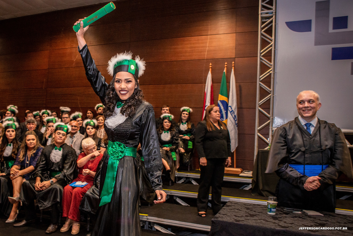 Formatura Iana Cassia de Cametá se formou em Medicina pelo ENEM na faculdade do Cezupa Belém Pa no Hangar toda de Beca com a família unida alegre e muito amor envolvido com fotografia de Jefferson Cardoso Fotografo de formandos