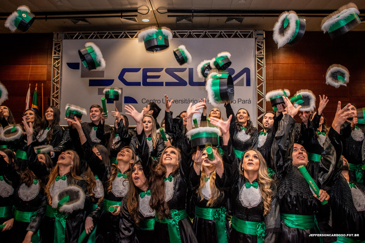 Formatura Iana Cassia de Cametá se formou em Medicina pelo ENEM na faculdade do Cezupa Belém Pa no Hangar toda de Beca com a família unida alegre e muito amor envolvido com fotografia de Jefferson Cardoso Fotografo de formandos