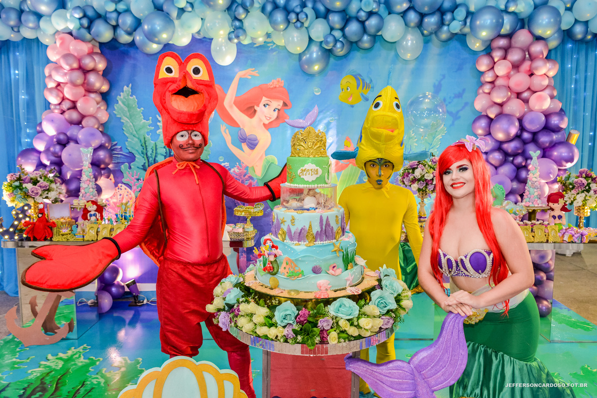 Contando História na casa dos pais da bebê com a festinha de 1 ano da Maria Cecília com tema Pequena Sereia na cidade de Cametá Pa com o fotógrafo de Criança e família Jefferson Cardoso de Castanhal e Belém, decoração linda o melhor evento infantil