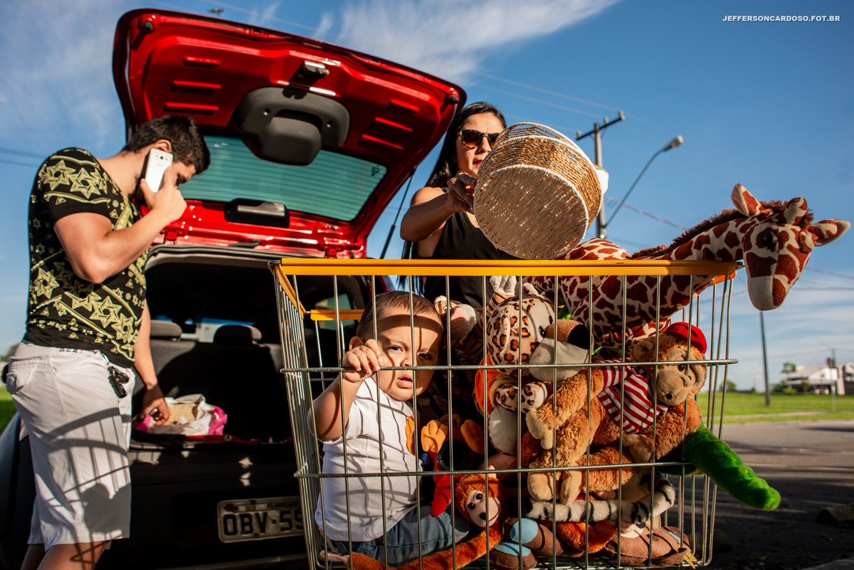 Ensaio família do Gael na cidade modelo do estado do Pará Castanhal, no quinta do bosque como decoração de Safári da veterinária Aline e Arthur com o fotógrafo de criança Jefferson Cardoso da cidade de Belém e Cametá contando história muito amor e alegria