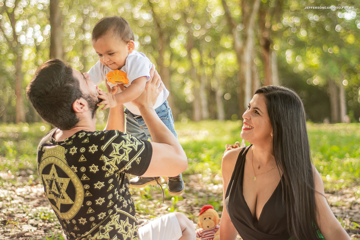 Ensaio família do Gael na cidade modelo do estado do Pará Castanhal, no quinta do bosque como decoração de Safári da veterinária Aline e Arthur com o fotógrafo de criança Jefferson Cardoso da cidade de Belém e Cametá contando história muito amor e alegria