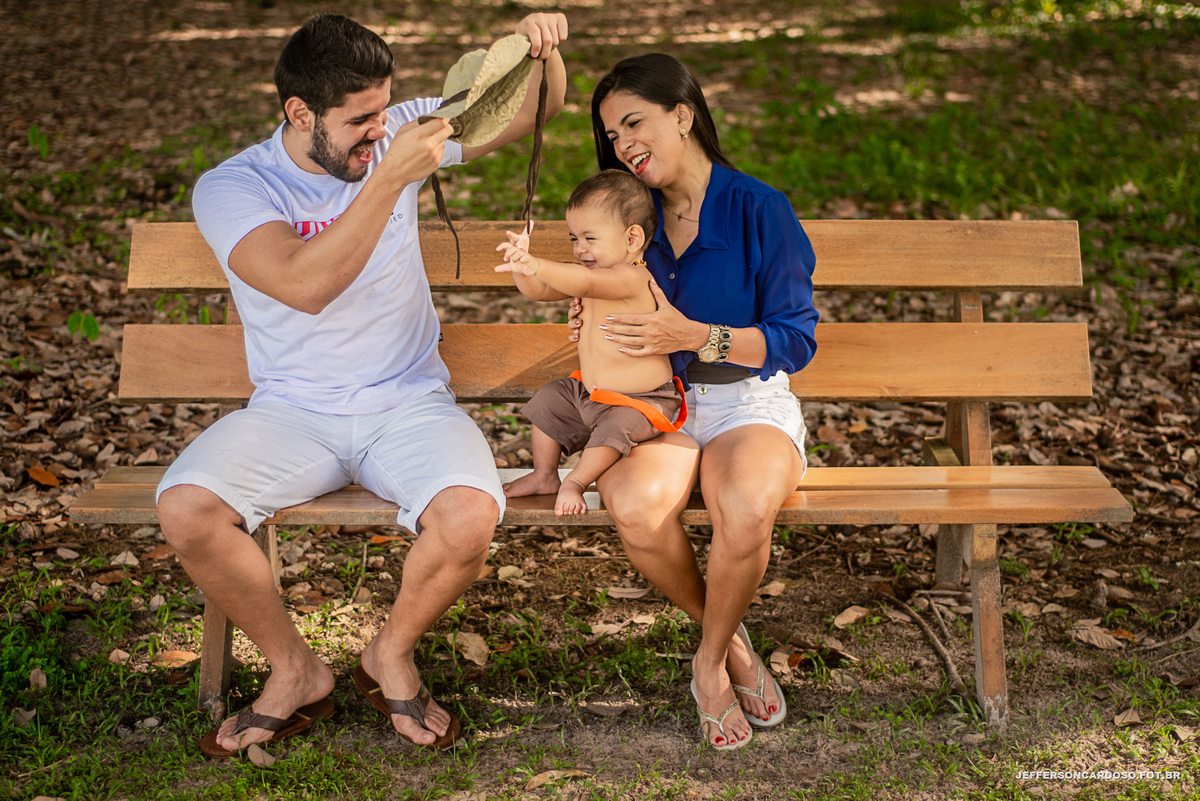 Ensaio família do Gael na cidade modelo do estado do Pará Castanhal, no quinta do bosque como decoração de Safári da veterinária Aline e Arthur com o fotógrafo de criança Jefferson Cardoso da cidade de Belém e Cametá contando história muito amor e alegria