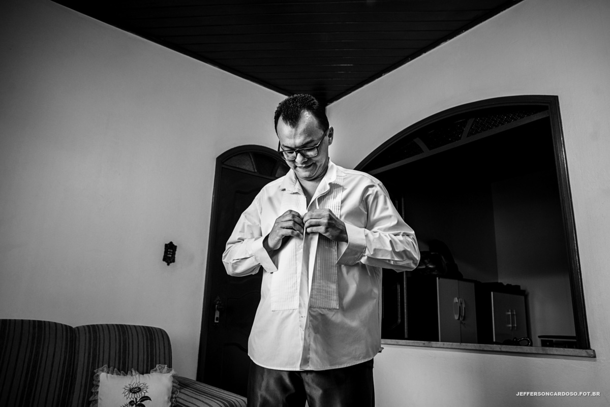 Historia de casamento com muito e paixão dos amigos Lia e Paulo na cidade de Mocajuba Lago Azul com felicidade da família dos noivos foto do melhor fotografo de Belém de Cametá Jefferson Cardoso se case de dia na assembleia de Deus ar livre make e luxo