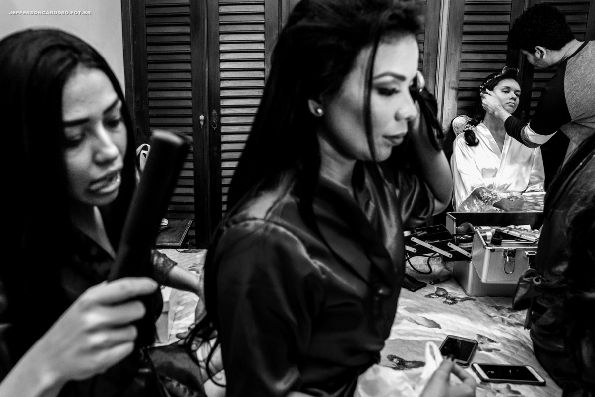 Historia de casamento com muito e paixão dos amigos Lia e Paulo na cidade de Mocajuba Lago Azul com felicidade da família dos noivos foto do melhor fotografo de Belém de Cametá Jefferson Cardoso se case de dia na assembleia de Deus ar livre make e luxo