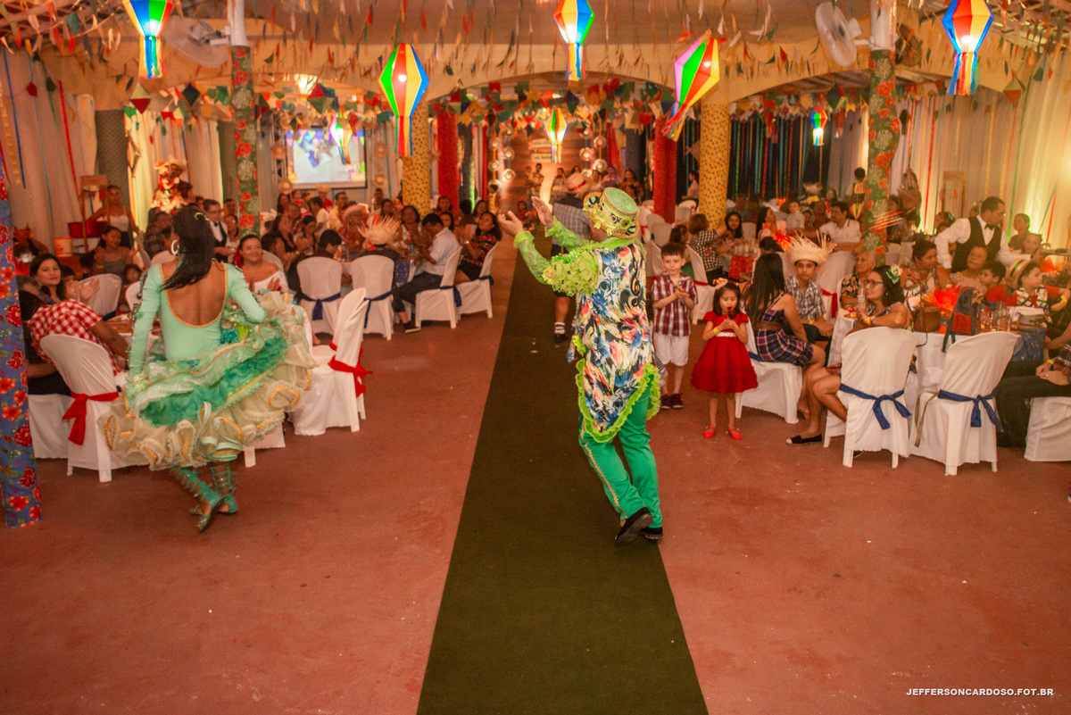 Decoração de Festa Junina na cidade de Cametá PA com Arraiá do Luiz Antônio muita diversão e amor, quadrilha mingau de milho e animação dos baleirosbadaladoskids fotos do fotógrafo de criança Jefferson Cardoso Castanhal e Belém, bolo, barraca do beijo