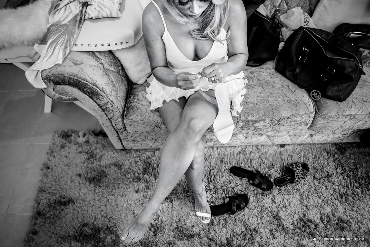 Making off noiva e noivo na cidade de Belém do Pará com os noivos casando no Cartório de Registro civil 2° ofício Guedes de oliveira casamento civil pela manhã feito pelo fotografo de casal Jefferson Cardoso Fotografia de Castanhal e Cametá Luxo rustico