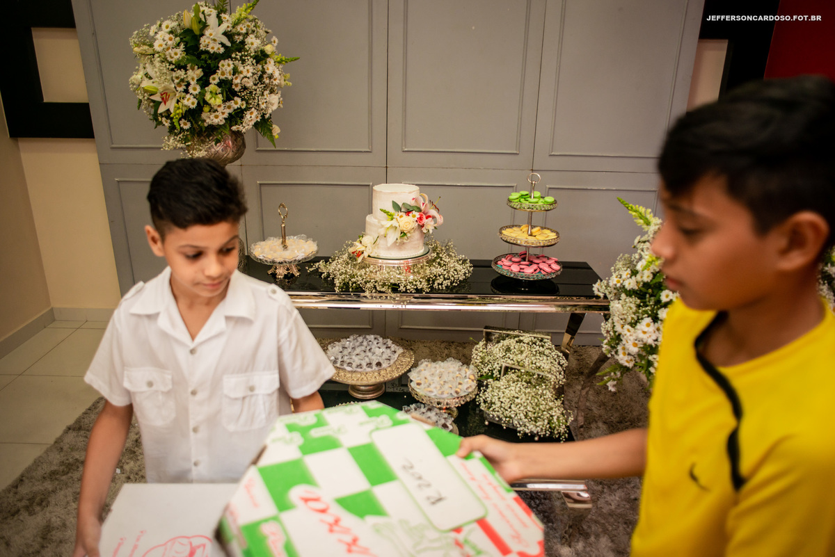 Making off noiva e noivo na cidade de Belém do Pará com os noivos casando no Cartório de Registro civil 2° ofício Guedes de oliveira casamento civil pela manhã feito pelo fotografo de casal Jefferson Cardoso Fotografia de Castanhal noiva estilosa