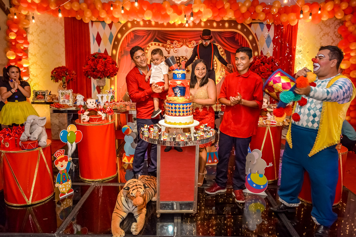 O espetáculo Circo em Cametá PA com aniversário temático dos irmãos Nícolas e Wesley na AABB festa de do meu primeiro aninho e meus 15 anos juntos da família e amigos só alegria e amor a melhor foto Jefferson Cardoso fotografia de criança e infantil 2019