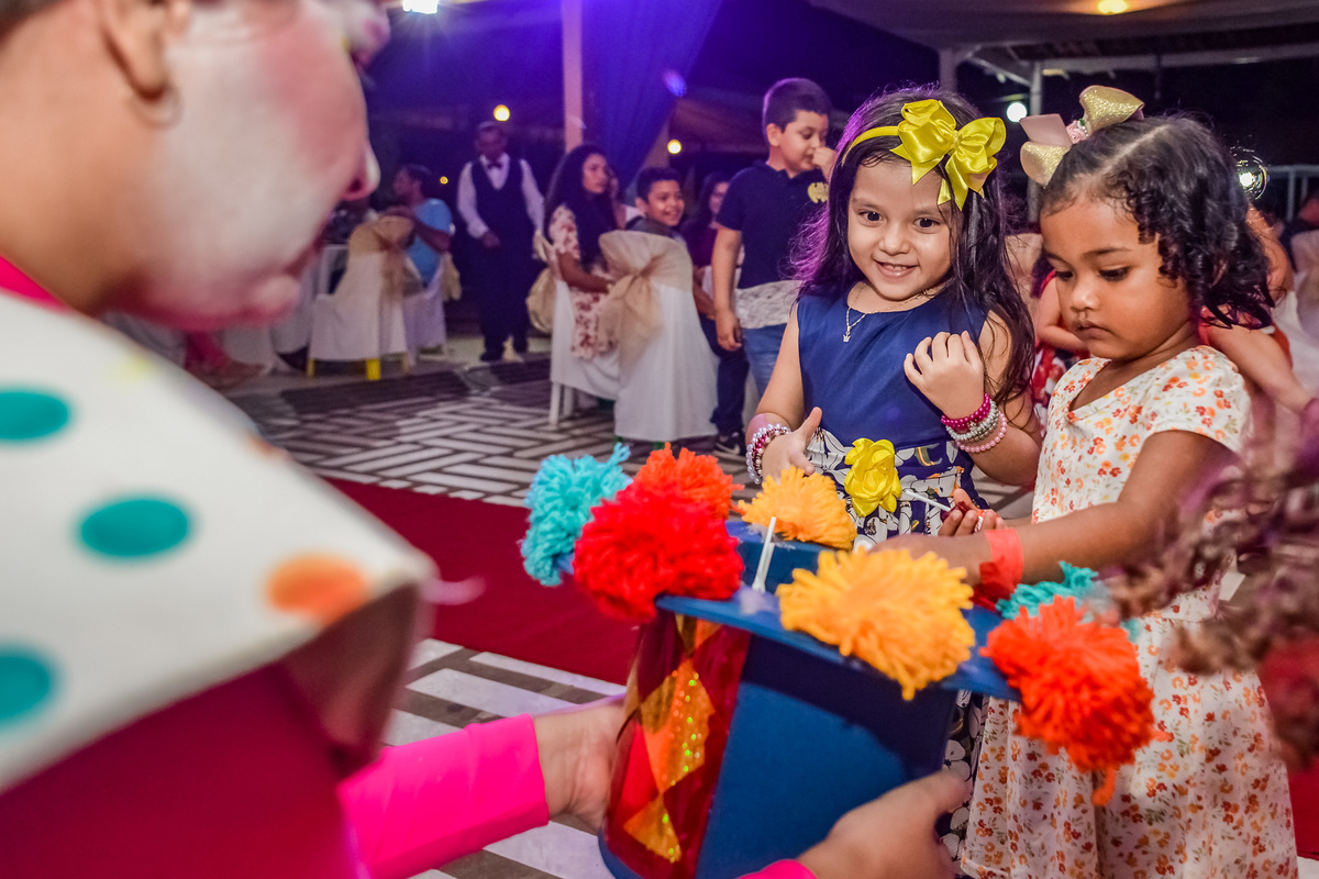 O espetáculo Circo em Cametá PA com aniversário temático dos irmãos Nícolas e Wesley na AABB festa de do meu primeiro aninho e meus 15 anos juntos da família e amigos só alegria e amor com brincadeira de criança na festa