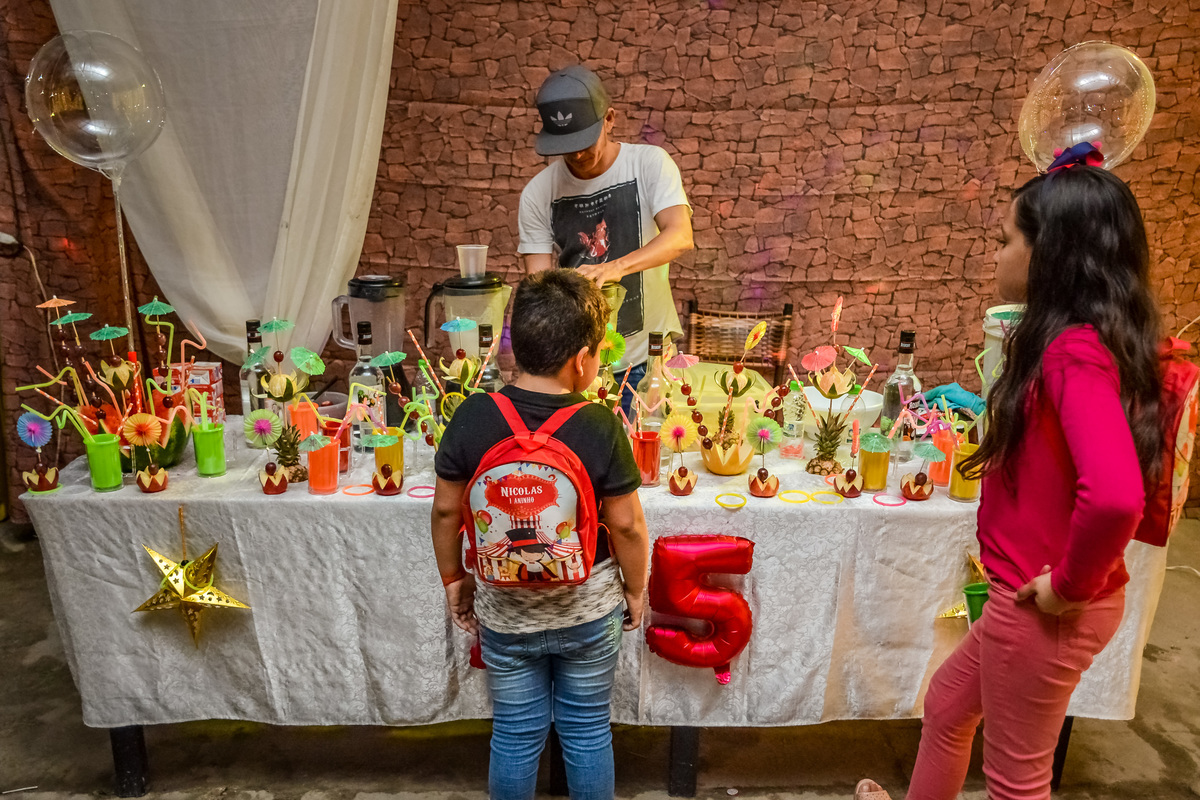 O espetáculo Circo em Cametá PA com aniversário temático dos irmãos Nícolas e Wesley na AABB festa de do meu primeiro aninho e meus 15 anos juntos da família e amigos só alegria e amor com brincadeira de criança na festa