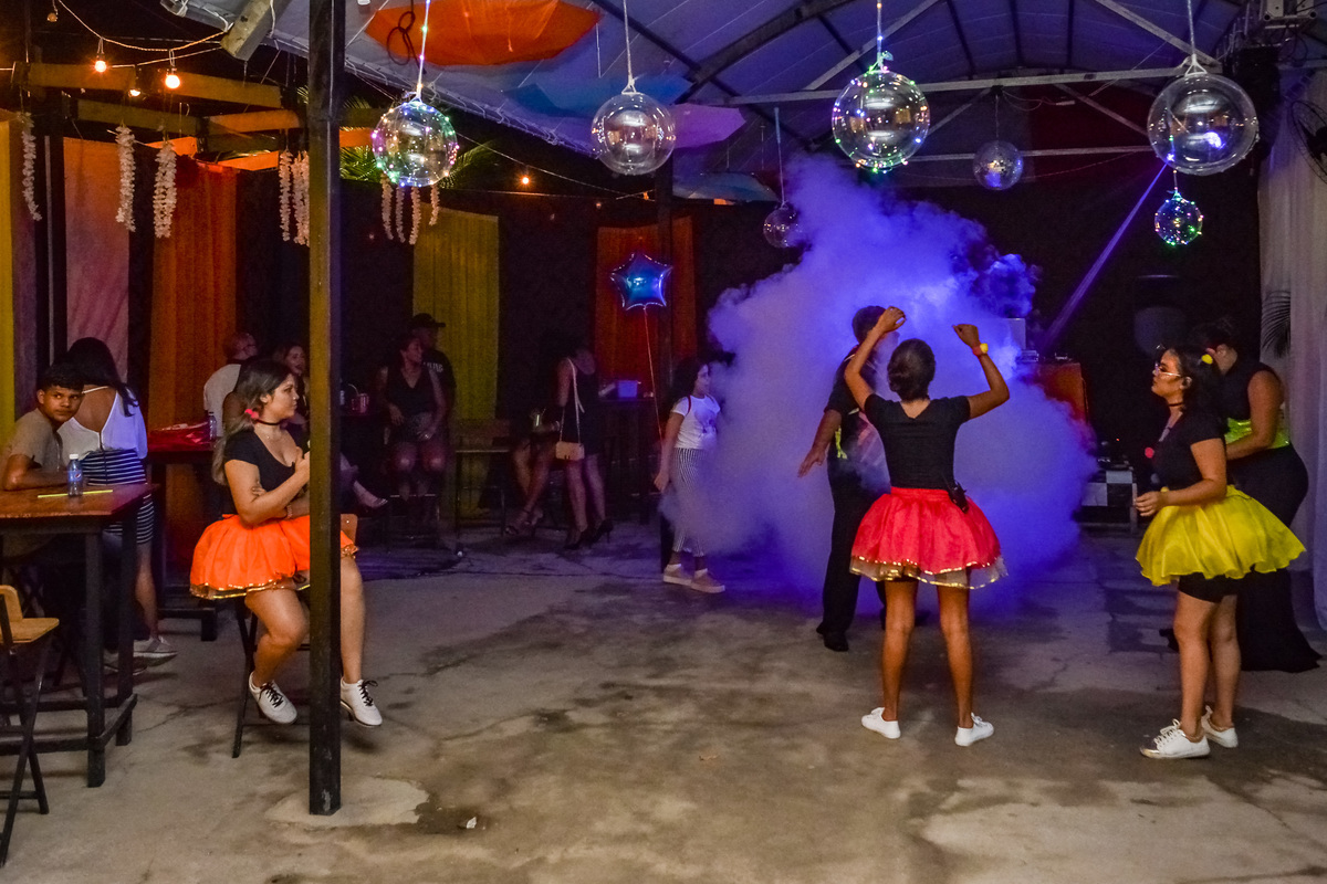 O espetáculo Circo em Cametá PA com aniversário temático dos irmãos Nícolas e Wesley na AABB festa de do meu primeiro aninho e meus 15 anos juntos da família e amigos só alegria e amor com brincadeira de criança na festa