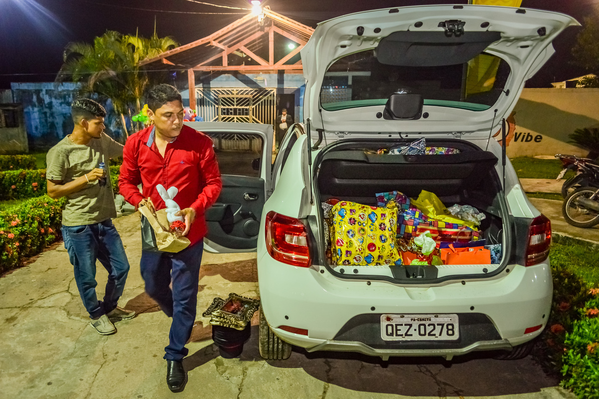 O espetáculo Circo em Cametá PA com aniversário temático dos irmãos Nícolas e Wesley na AABB festa de do meu primeiro aninho e meus 15 anos juntos da família e amigos só alegria e amor com historia verdadeiras 