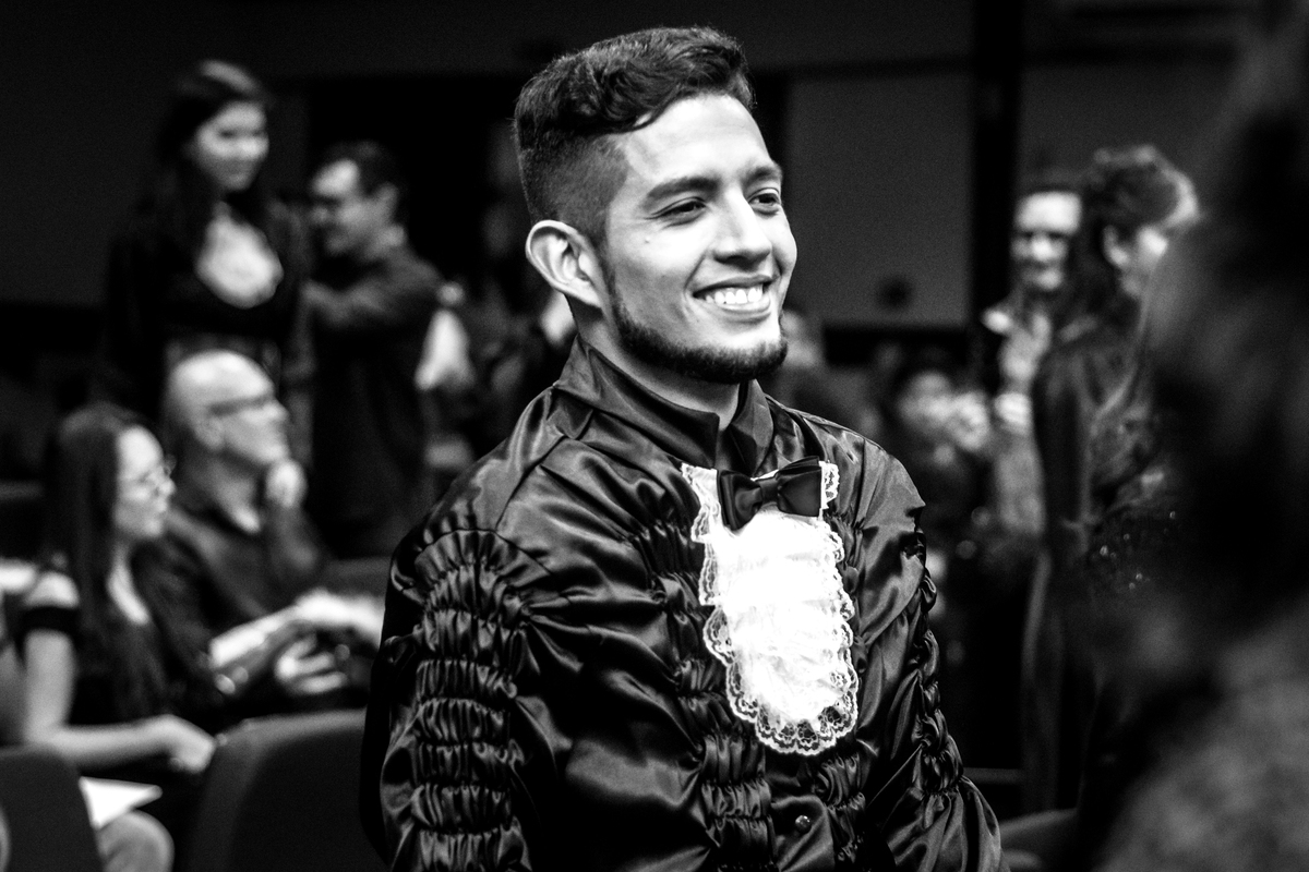 Missa e Solenidade de Formatura Unama BR curso Psicologia do aluno Neto da cidade de Castanhal com a família e amigos, violista musico do Pará com fotografia de Jefferson Cardoso no corredor da faculdade outorga com pai e mãe 