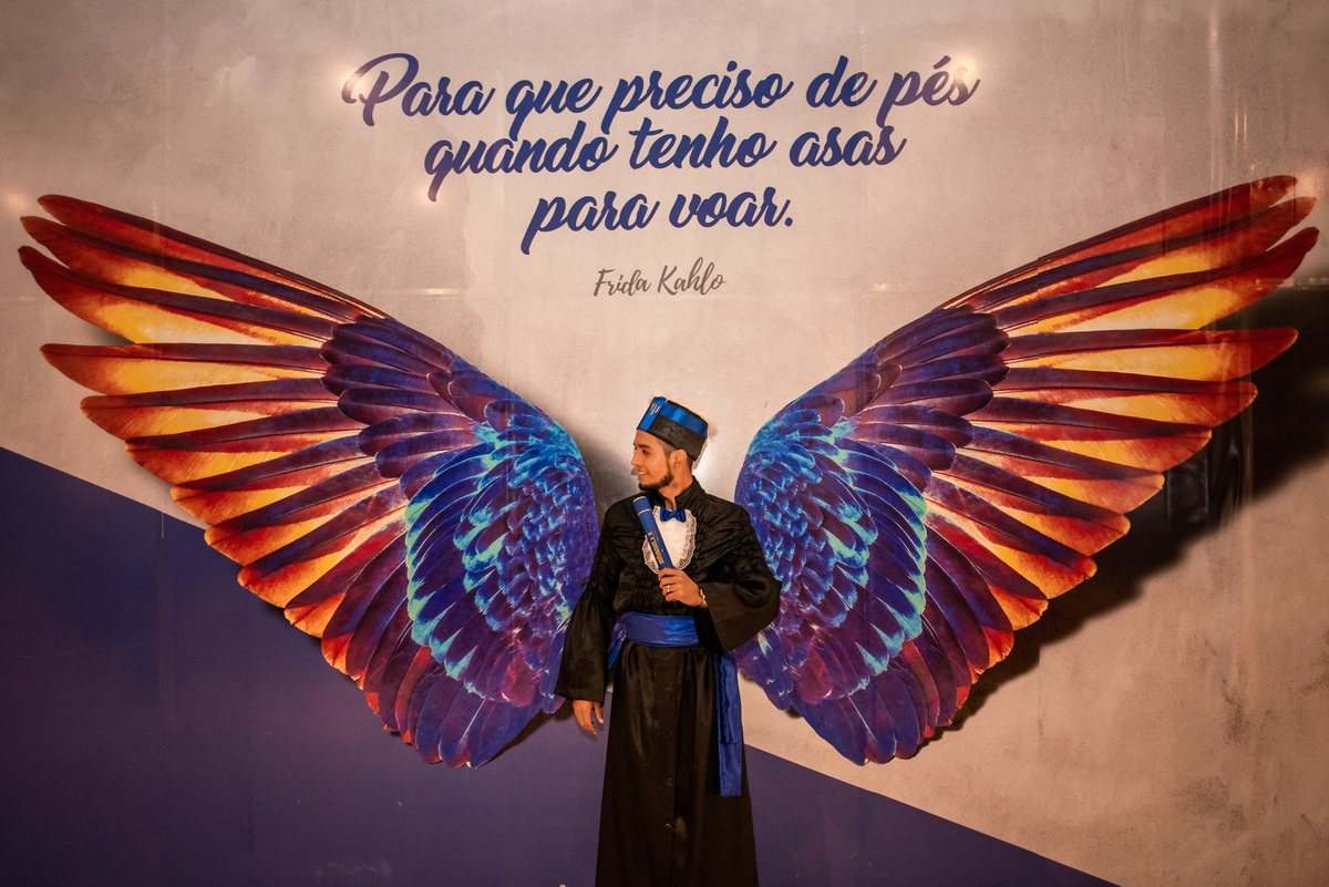 Missa e Solenidade de Formatura Unama BR curso Psicologia do aluno Neto da cidade de Castanhal com a família e amigos, violista musico do Pará com fotografia de Jefferson Cardoso no corredor da faculdade outorga com pai e mãe  Shopping Metrópole frida