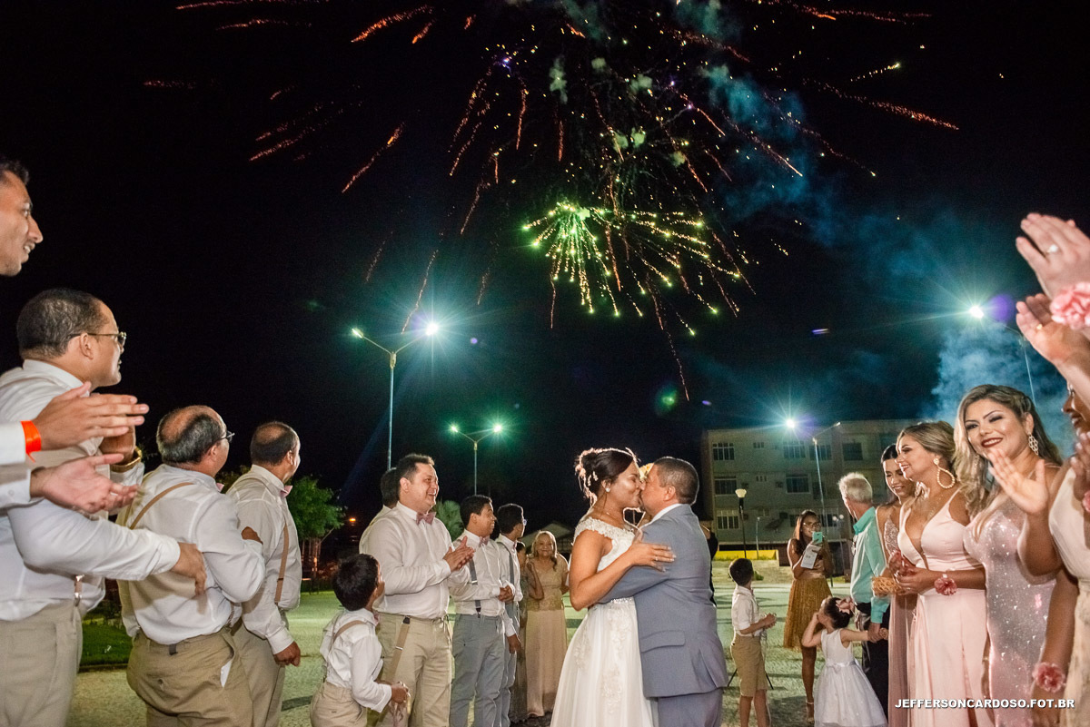 Casamento com os amigos do noivo em salinas pa com muito sol e cerveja na casa de praia, musica e alegria no verão de Salinópolis
PA



beijos dos noivos na Igreja Matriz de Nossa Senhora do Socorro-Salinas
