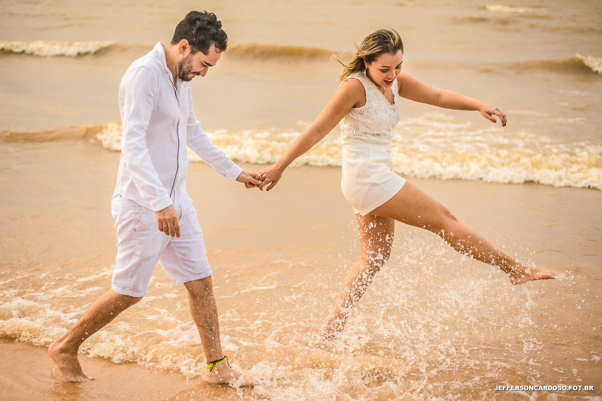 ensaio pré casamento na ilha de mosqueiro com Larissa e Neto casal de medico e enfermeiro contra o Covid-19 no Pará 