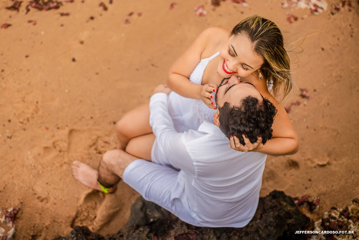 ensaio pré casamento na ilha de mosqueiro com Larissa e Neto casal de medico e enfermeiro contra o Covid-19 no Pará nas praias com muito sol e calor com o melhor fotografo de wedding jefferson cardoso de cametá