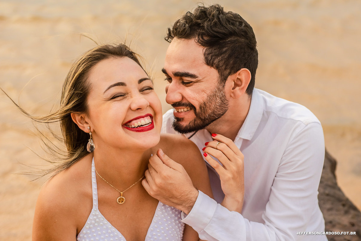 ensaio pré casamento na ilha de mosqueiro com Larissa e Neto casal de medico e enfermeiro contra o Covid-19 no Pará nas praias com muito sol e calor com o melhor fotografo de wedding jefferson cardoso de cametá