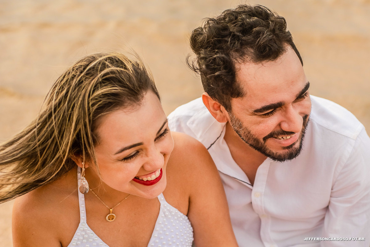 ensaio pré casamento na ilha de mosqueiro com Larissa e Neto casal de medico e enfermeiro contra o Covid-19 no Pará nas praias com muito sol e calor com o melhor fotografo de wedding jefferson cardoso de cametá