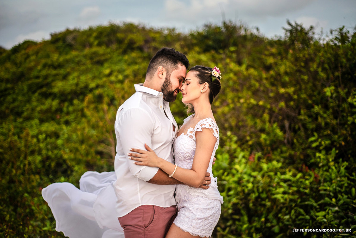 Ensaio na cidade de Salinas PA nas praias do Atalia e na praia do Farol Velho no lago da coca cola nas dunas de Salinópolis pegando estrada bem cedo para final da tarde com mar e onda, casamento no pôr-do-sol de muita curtição 
