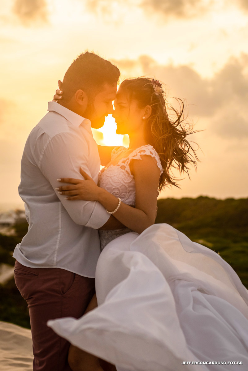 Ensaio na cidade de Salinas PA nas praias do Atalia e na praia do Farol Velho no lago da coca cola nas dunas de Salinópolis pegando estrada bem cedo para final da tarde com mar e onda, casamento no pôr-do-sol de muita curtição 