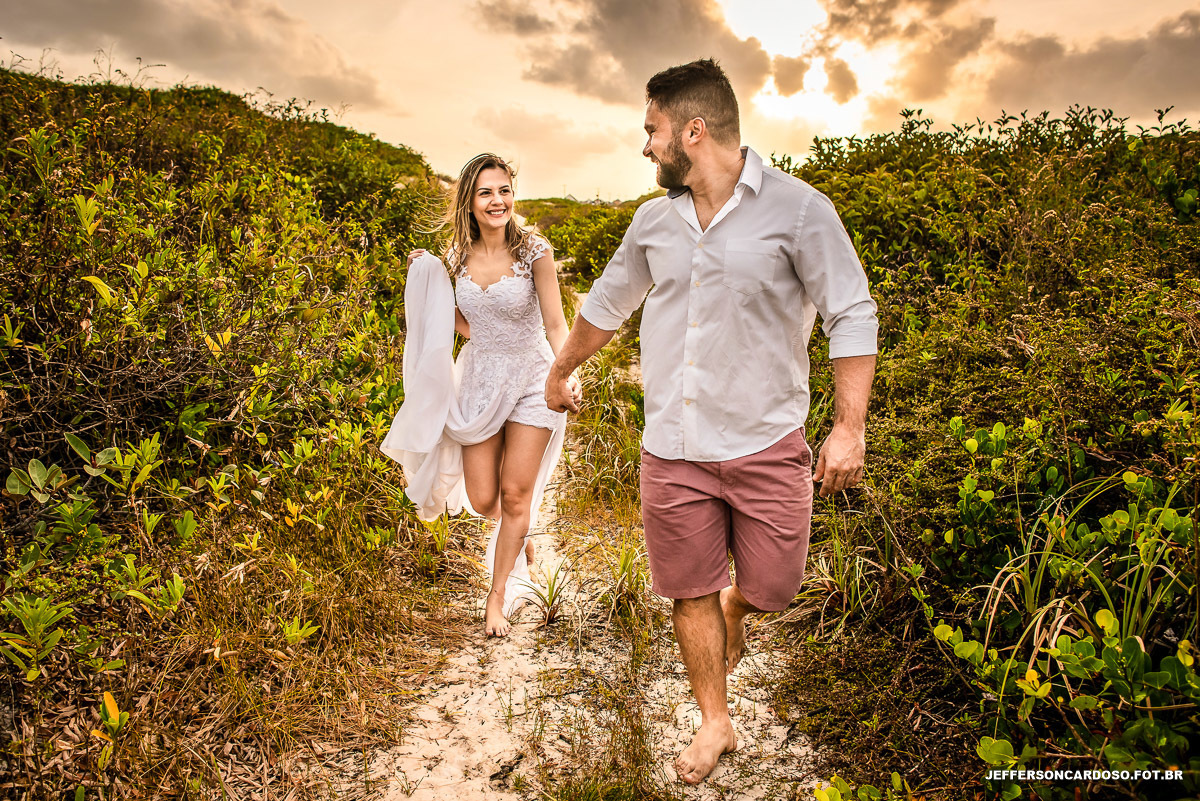 Ensaio na cidade de Salinas PA nas praias do Atalia e na praia do Farol Velho no lago da coca cola nas dunas de Salinópolis pegando estrada bem cedo para final da tarde com mar e onda, casamento no pôr-do-sol de muita curtição 