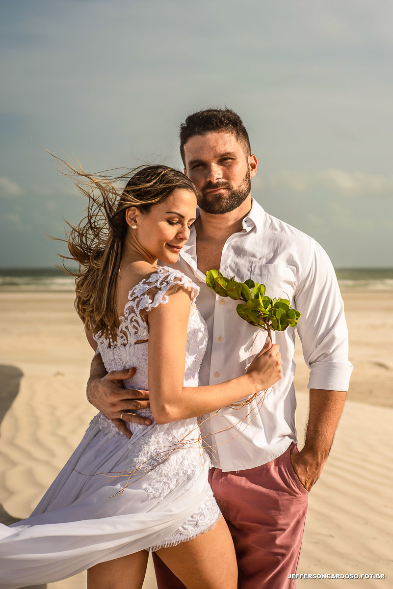 Ensaio na cidade de Salinas PA nas praias do Atalia e na praia do Farol Velho no lago da coca cola nas dunas de Salinópolis pegando estrada bem cedo para final da tarde com mar e onda, casamento no pôr-do-sol de muita curtição 