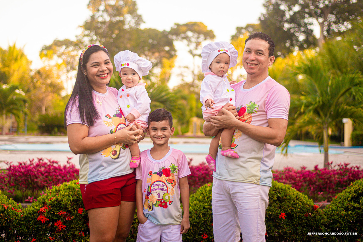 Ensaio gêmeas em Cametá Analu e Anabela com fotografia de família e book na cidade, amigos de infância foto e com muita alegria e amor com elas