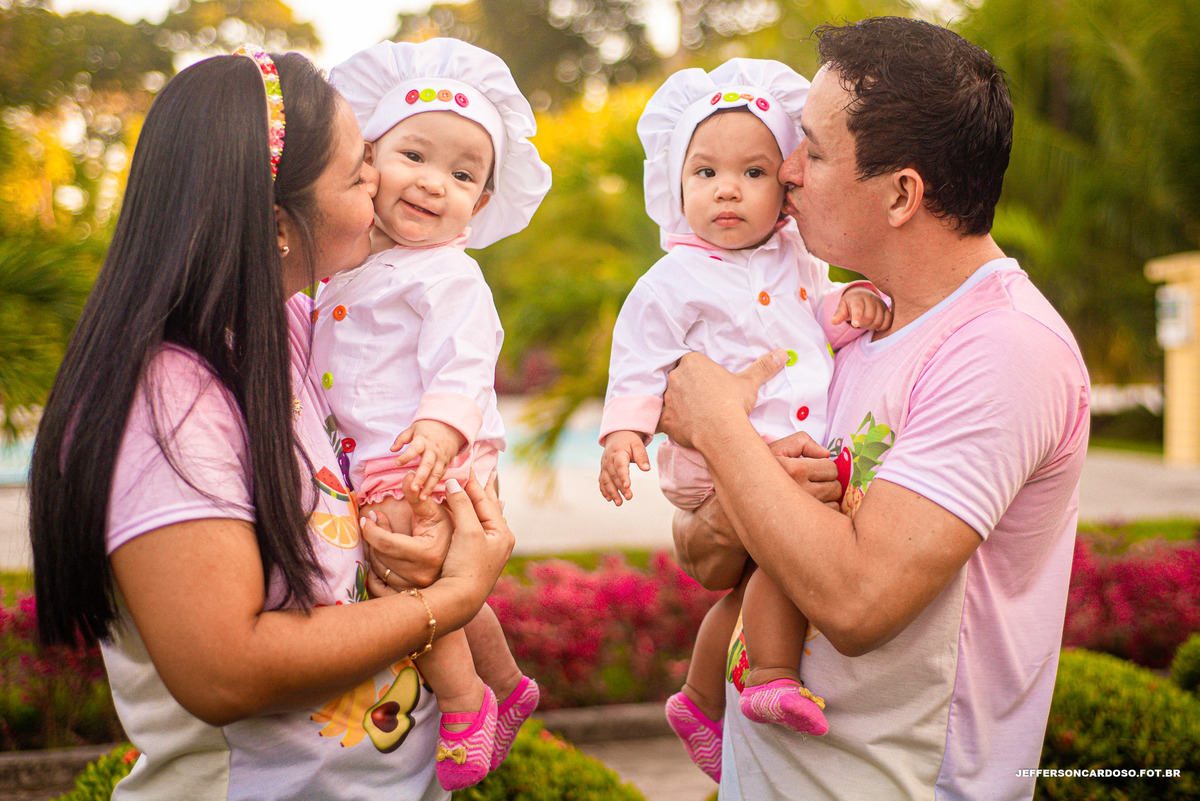 Ensaio gêmeas em Cametá Analu e Anabela com fotografia de família e book na cidade, amigos de infância foto e com muita alegria e amor com elas
