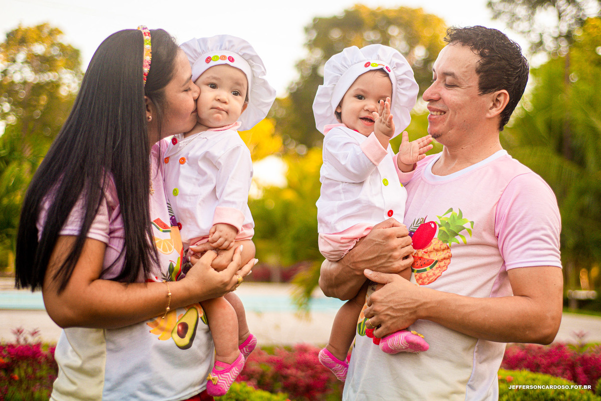 Ensaio gêmeas em Cametá Analu e Anabela com fotografia de família e book na cidade, amigos de infância foto e com muita alegria e amor com elas